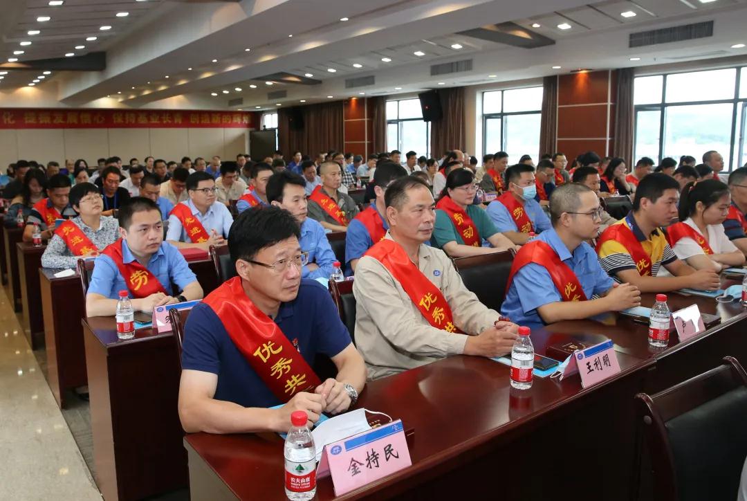 举行庆祝建党99周年、  建厂70周年暨先进表彰大会(图3)